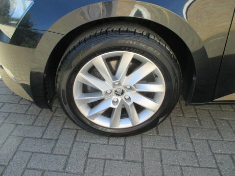 Skoda Superb 2.0 Tsi 190Ps Se L Dsg Estate Green #11