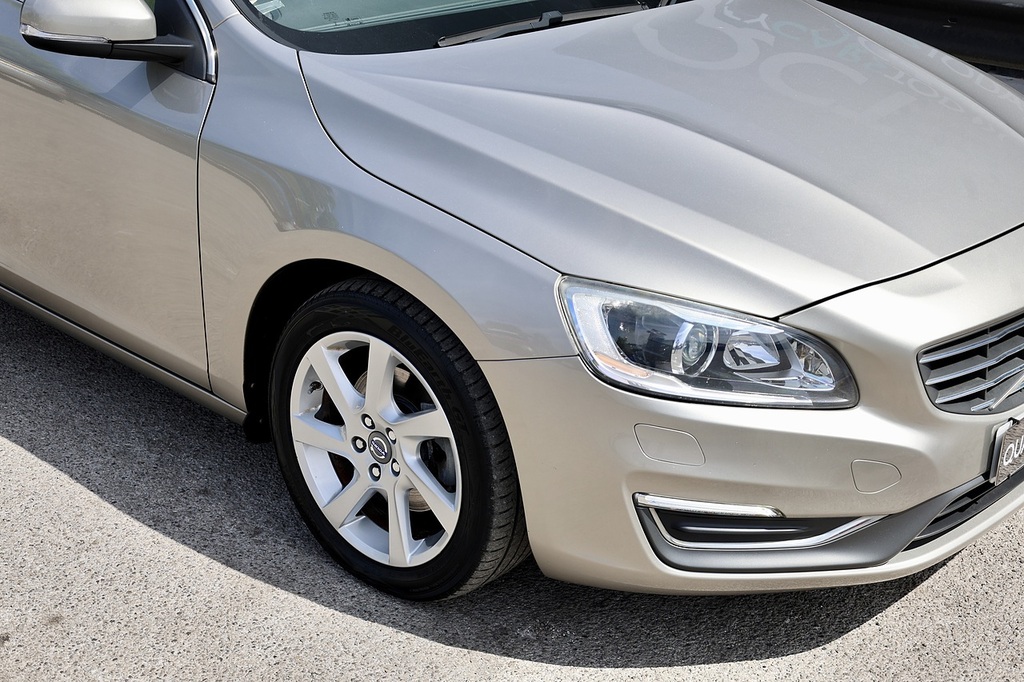 Volvo S60 D2 R-design 4-Door 10 Volvo Main Dealer Services F Black #24
