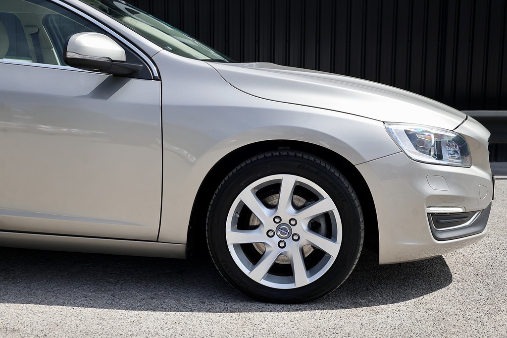 Volvo S60 D2 R-design 4-Door 10 Volvo Main Dealer Services F Black #23