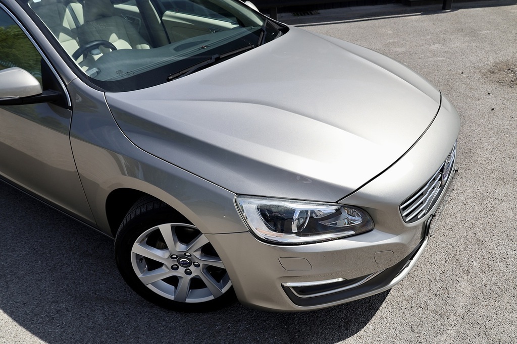 Volvo S60 D2 R-design 4-Door 10 Volvo Main Dealer Services F Black #20