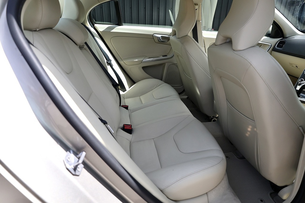 Volvo S60 D2 R-design 4-Door 10 Volvo Main Dealer Services F Black #12