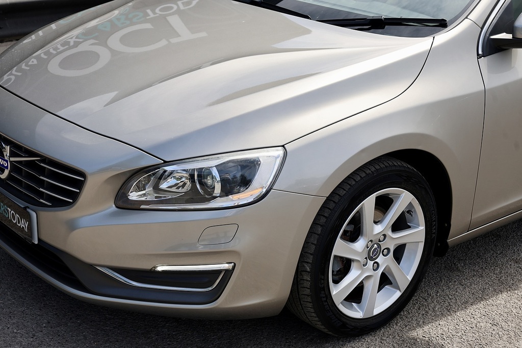 Volvo S60 D2 R-design 4-Door 10 Volvo Main Dealer Services F Black #35