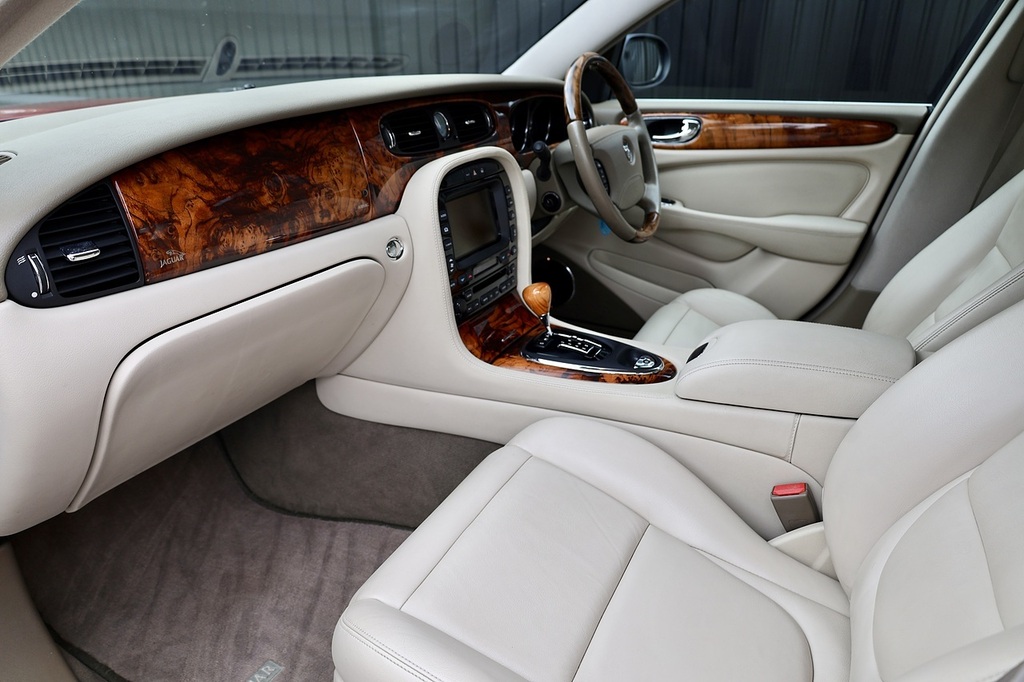 Jaguar XJ Xj8 Se Red #3