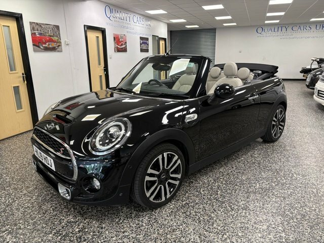 Mini Convertible 2.0 Cooper S Exclusive Convertible Step Black