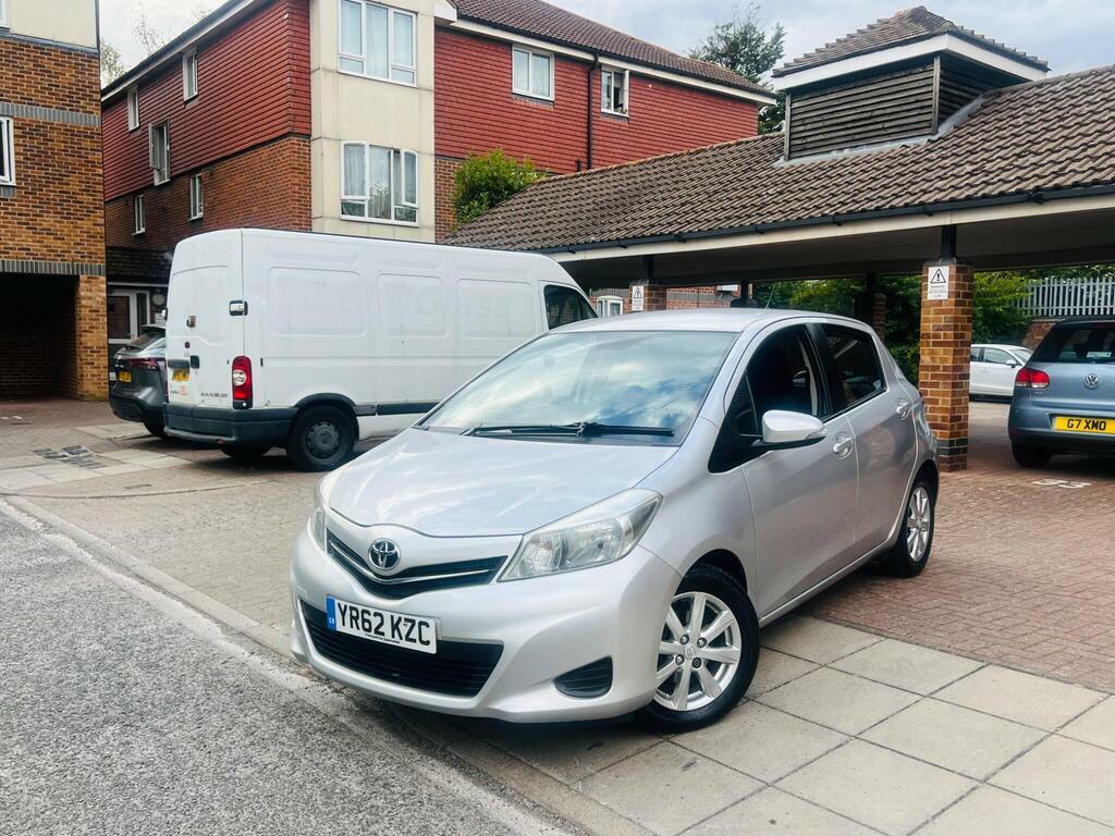 Toyota Yaris 1.33 Dual Vvt-i Tr Multidrive S Euro 5 YR62KZC Silver #2