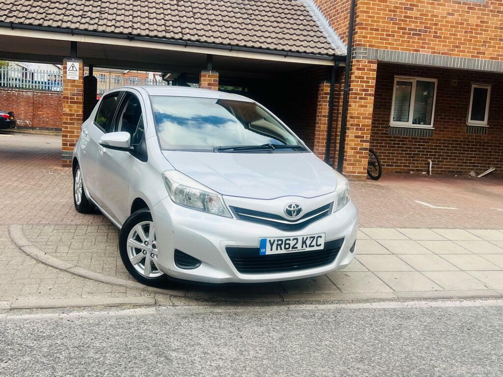 Toyota Yaris 1.33 Dual Vvt-i Tr Multidrive S Euro 5 YR62KZC Silver