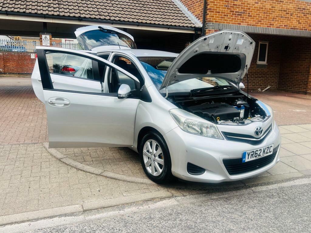 Toyota Yaris 1.33 Dual Vvt-i Tr Multidrive S Euro 5 YR62KZC Silver #3