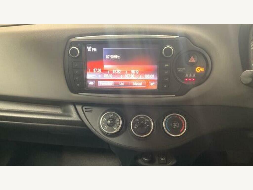 Toyota Yaris 1.3 Vvt-i Icon Plus Red #8