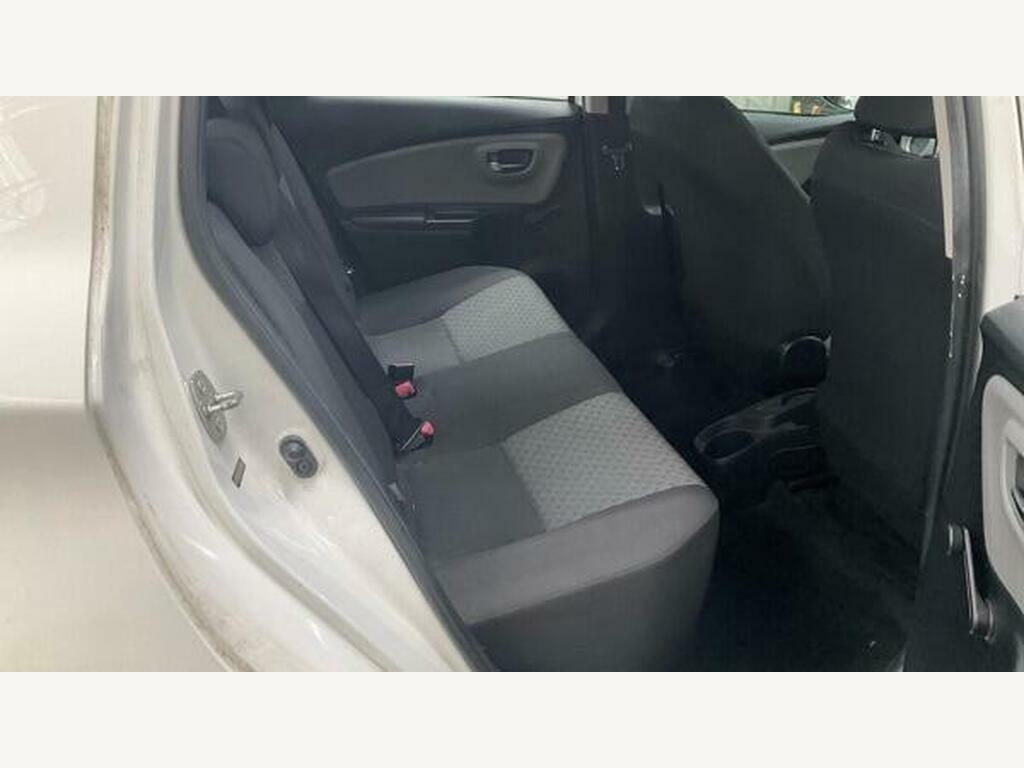 Toyota Yaris 1.3 Vvt-i Icon Plus Red #7