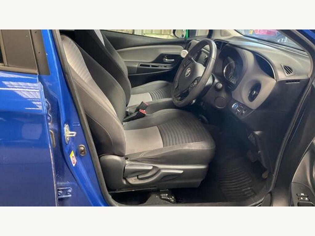 Toyota Yaris 1.5 Hybrid Excel Cvt Blue #11