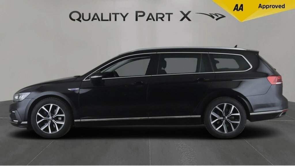 Volkswagen Passat Estate RJ22FYL Black #4