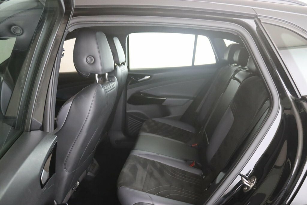 Volkswagen ID.4 Suv Black #6
