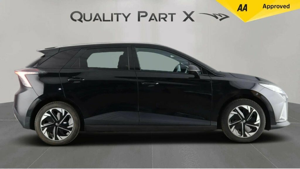 MG MG4 Hatchback Black #4