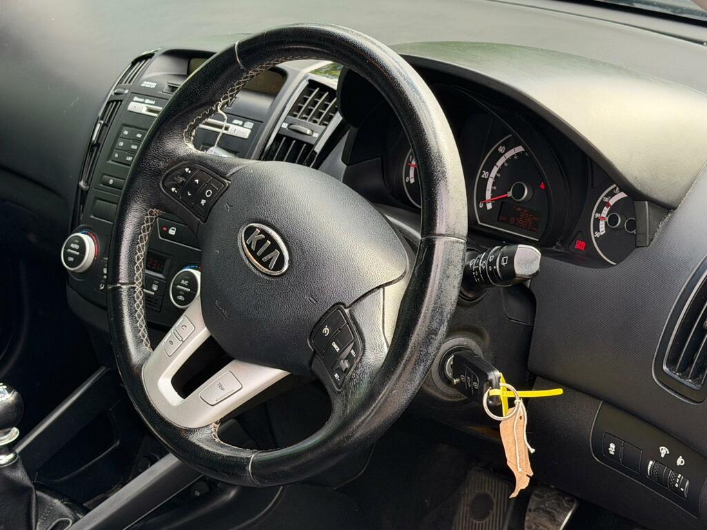 Kia Ceed 1.6 Crdi 3 Euro 5 201212 White #2