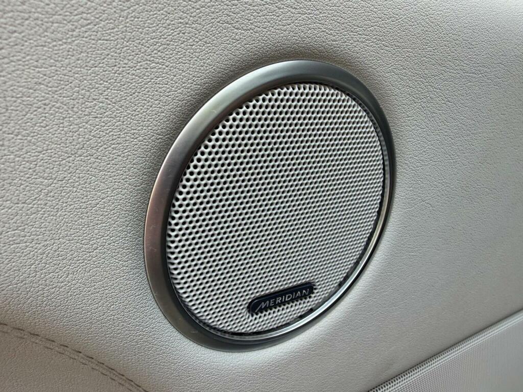 Land Rover Range Rover 5.0S V8 White #75