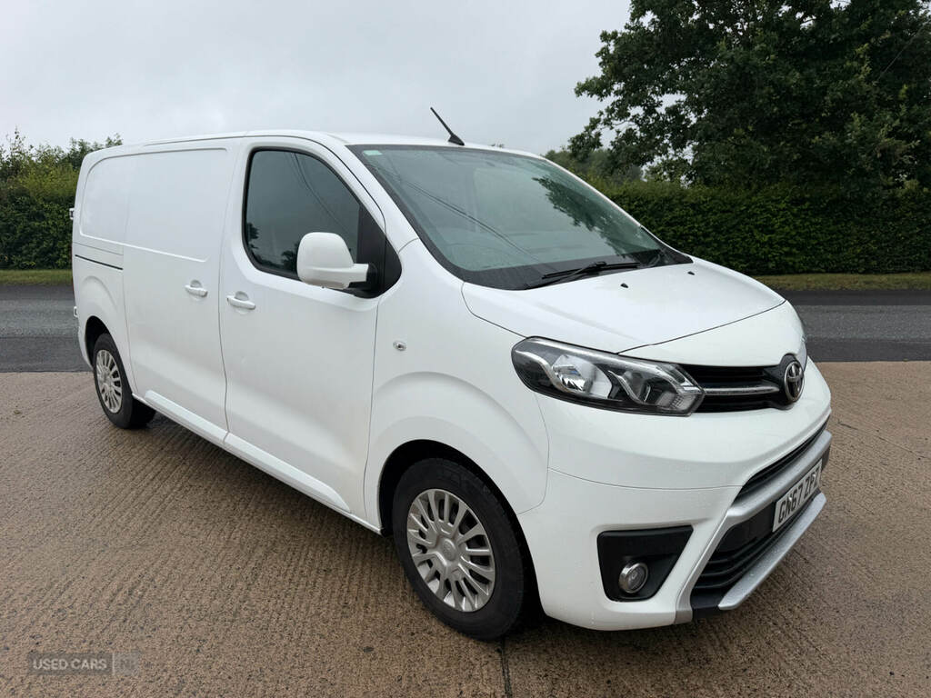Toyota PROACE 2.0D 120 Comfort Van White