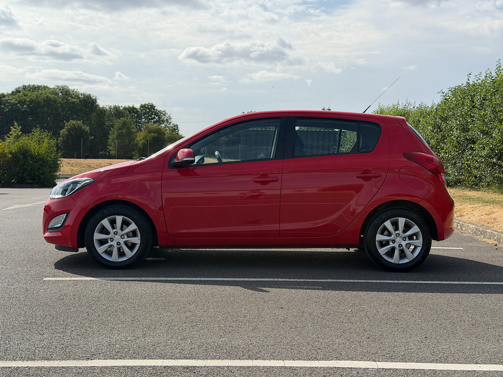 Hyundai I20 1.4 Active Hatchback Euro 5 100 P WM13OEO Red #4