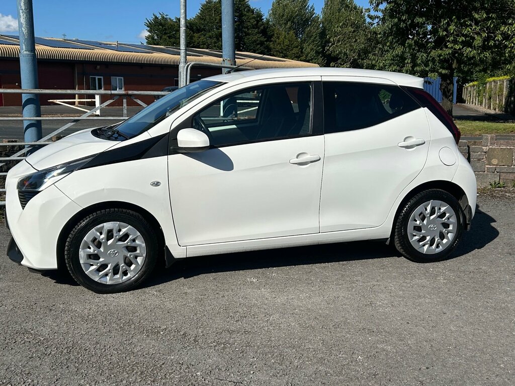 Toyota Aygo 1.0 Vvt-i X-play Hatchback X-shift Euro White #5