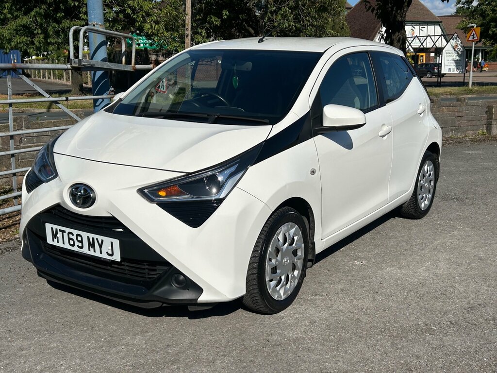 Toyota Aygo 1.0 Vvt-i X-play Hatchback X-shift Euro White