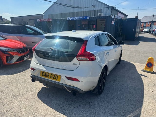 Volvo V40 2015 1.6 D2 R-design Hatchback E White #2