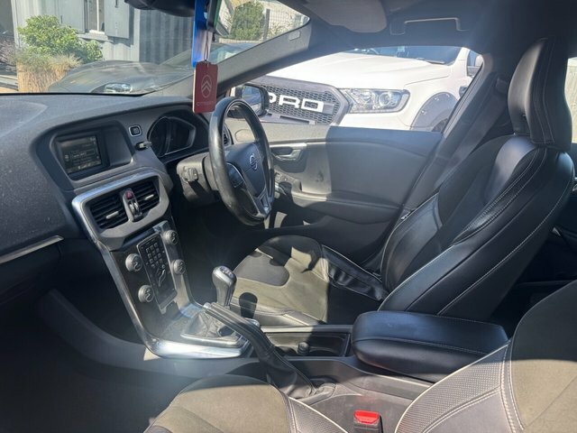 Volvo V40 2015 1.6 D2 R-design Hatchback E White #5