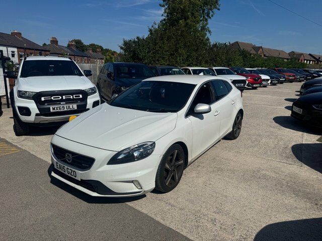 Volvo V40 2015 1.6 D2 R-design Hatchback E White #4