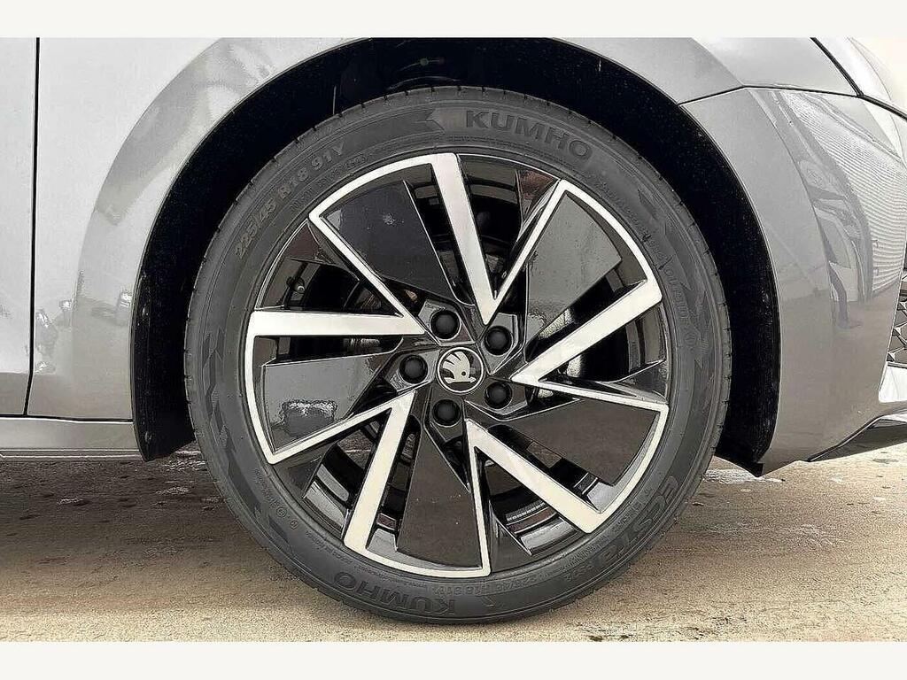 Skoda Octavia 2026 1.5 Tsi 150 E-tec Sportline Dsg Grey #5