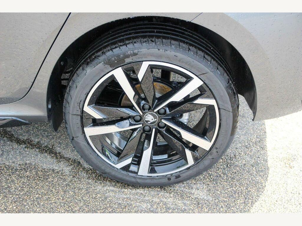Skoda Kamiq 2026 1.5 Tsi Monte Carlo Edition Dsg Grey #4