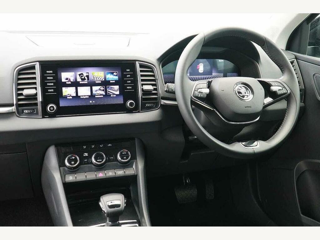 Skoda Karoq 2023 1.5 Tsi Se Drive Dsg Black #2