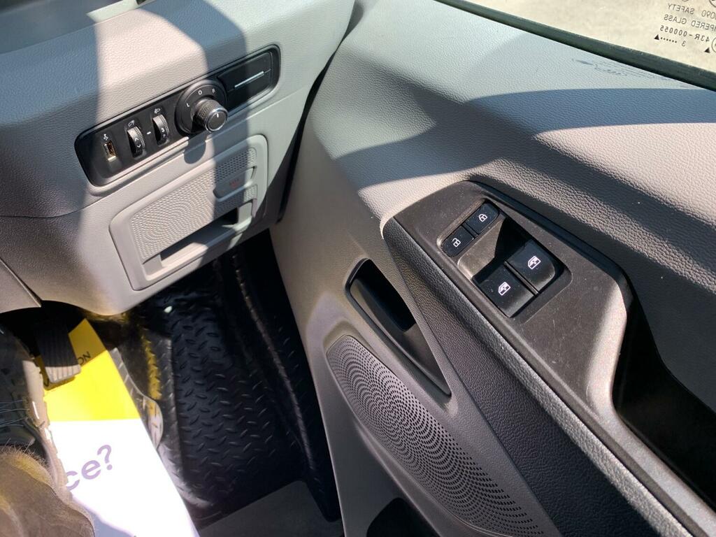 Maxus Deliver 9 Deliver 9 2.0 D20 150 Lux High Roof Van White #17