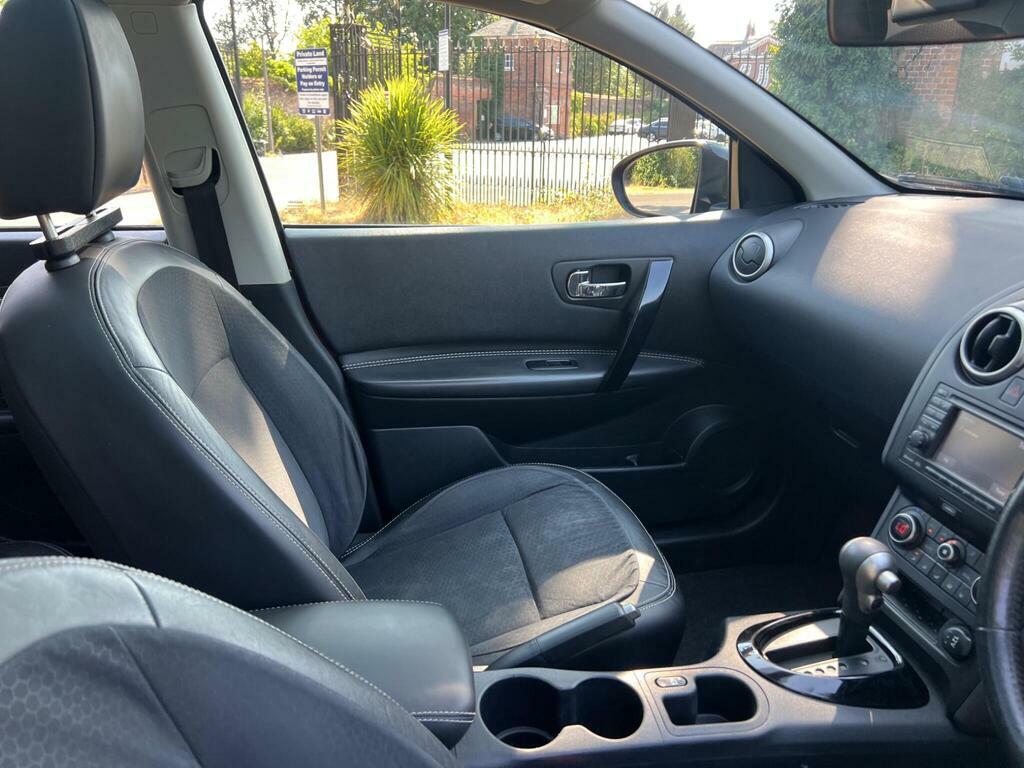 Nissan Qashqai Hatchback Red #33