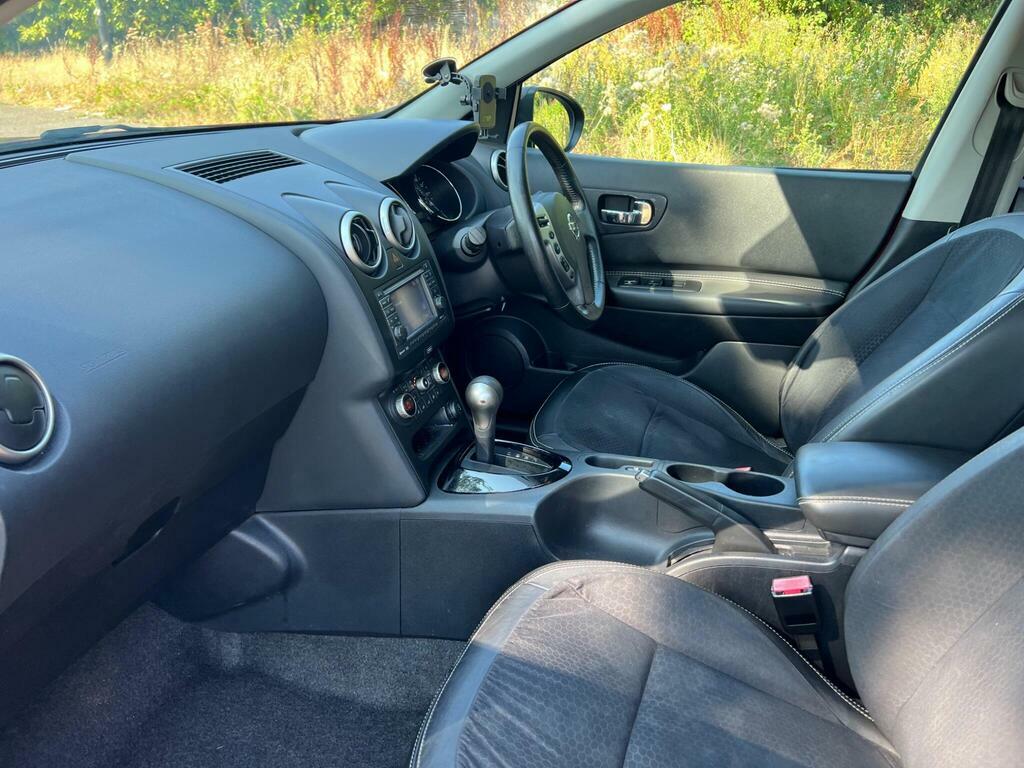 Nissan Qashqai Hatchback Red #13