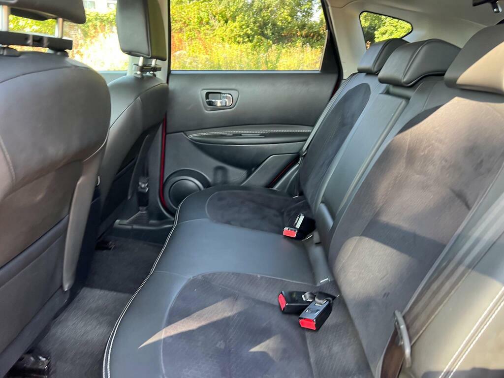 Nissan Qashqai Hatchback Red #19