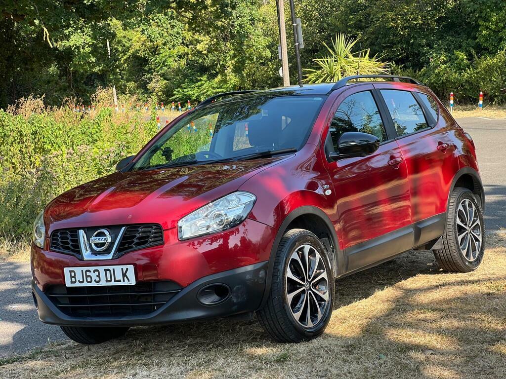Nissan Qashqai Hatchback Red #4