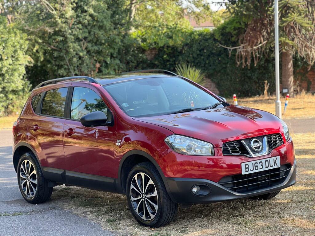 Nissan Qashqai Hatchback Red #2
