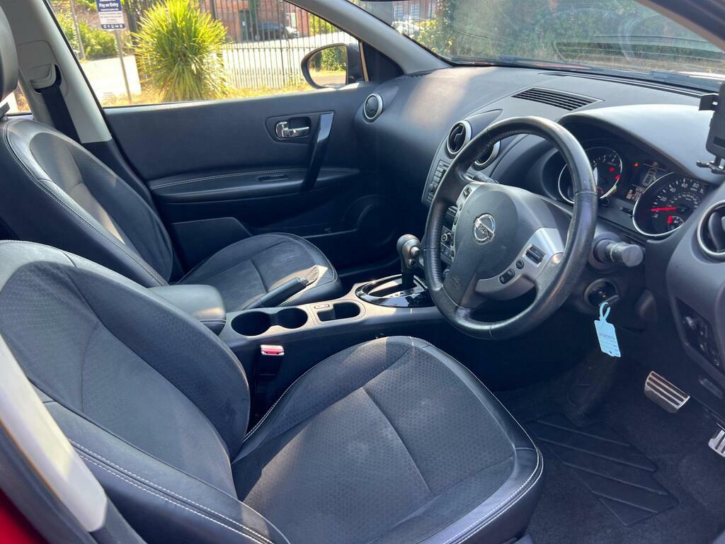 Nissan Qashqai Hatchback Red #30