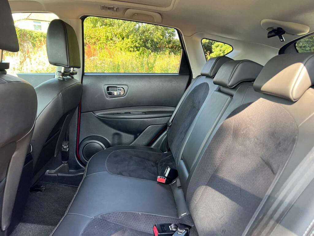 Nissan Qashqai Hatchback Red #18