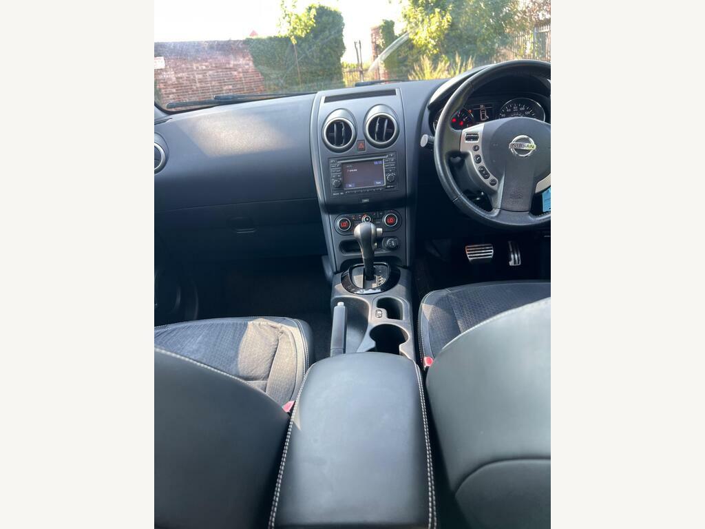 Nissan Qashqai Hatchback Red #32