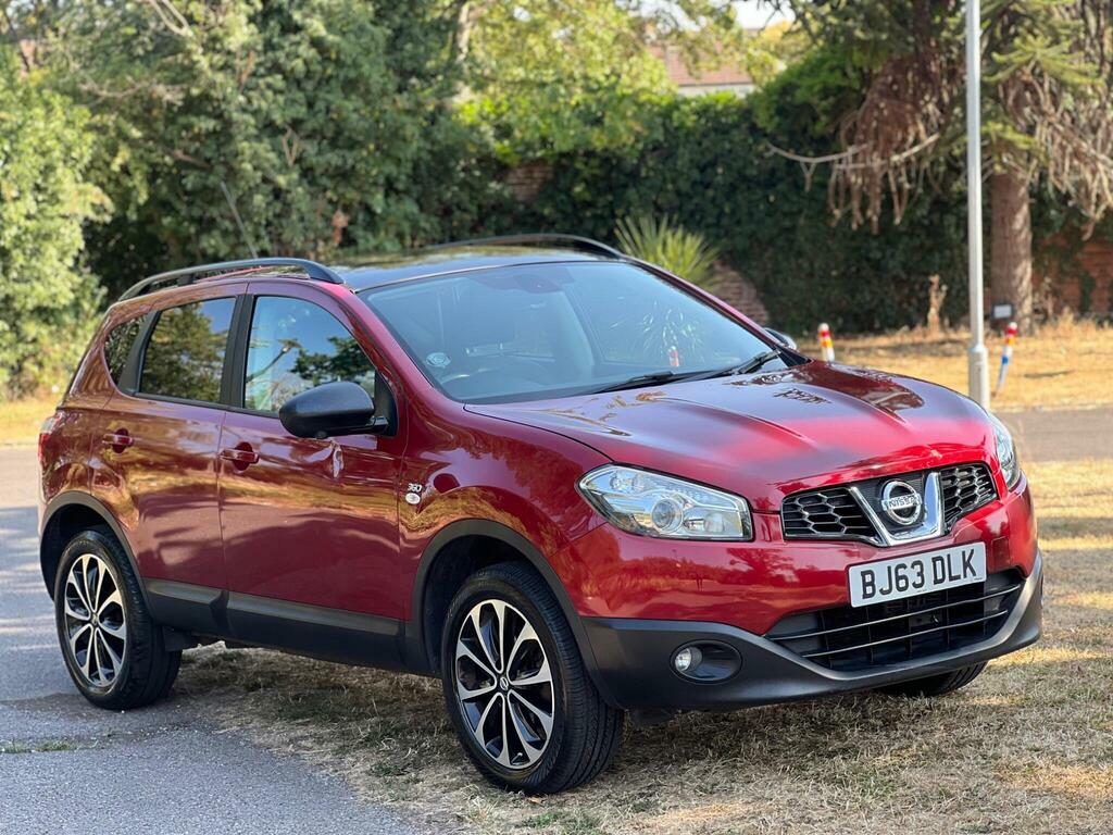 Nissan Qashqai Hatchback Red #3