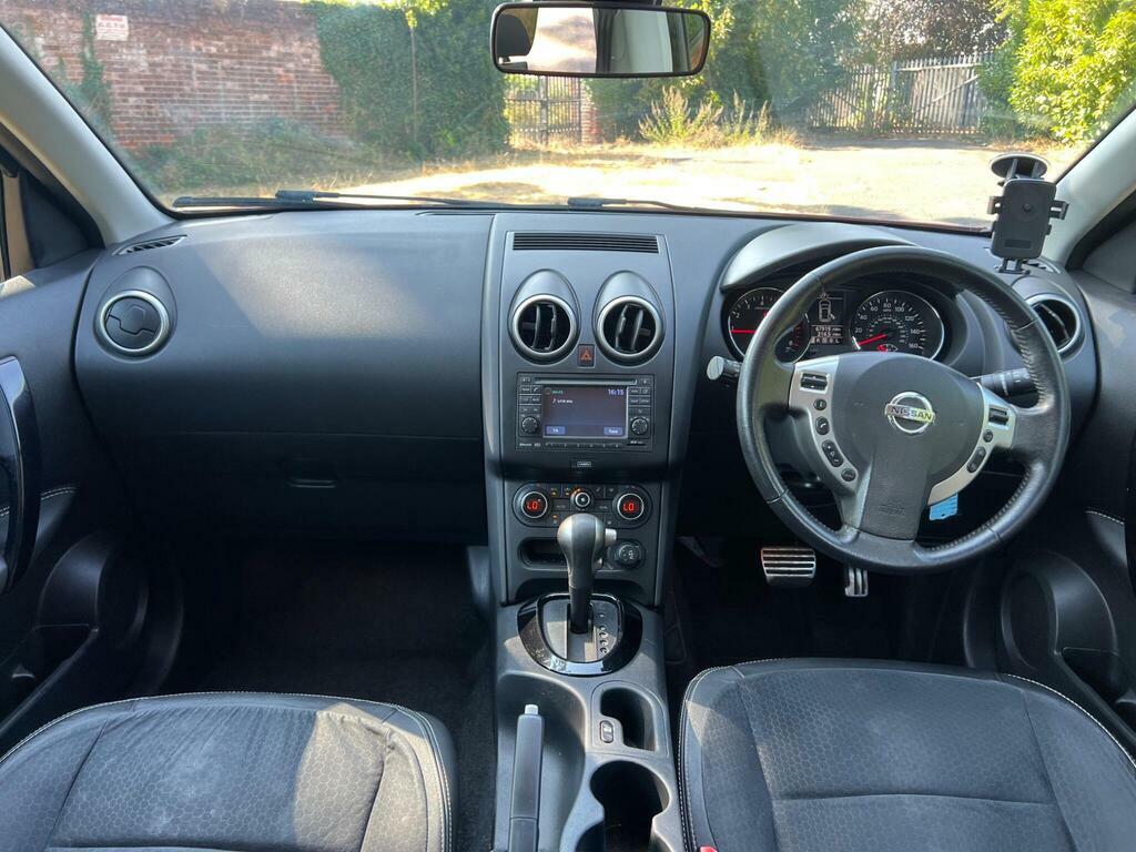 Nissan Qashqai Hatchback Red #24
