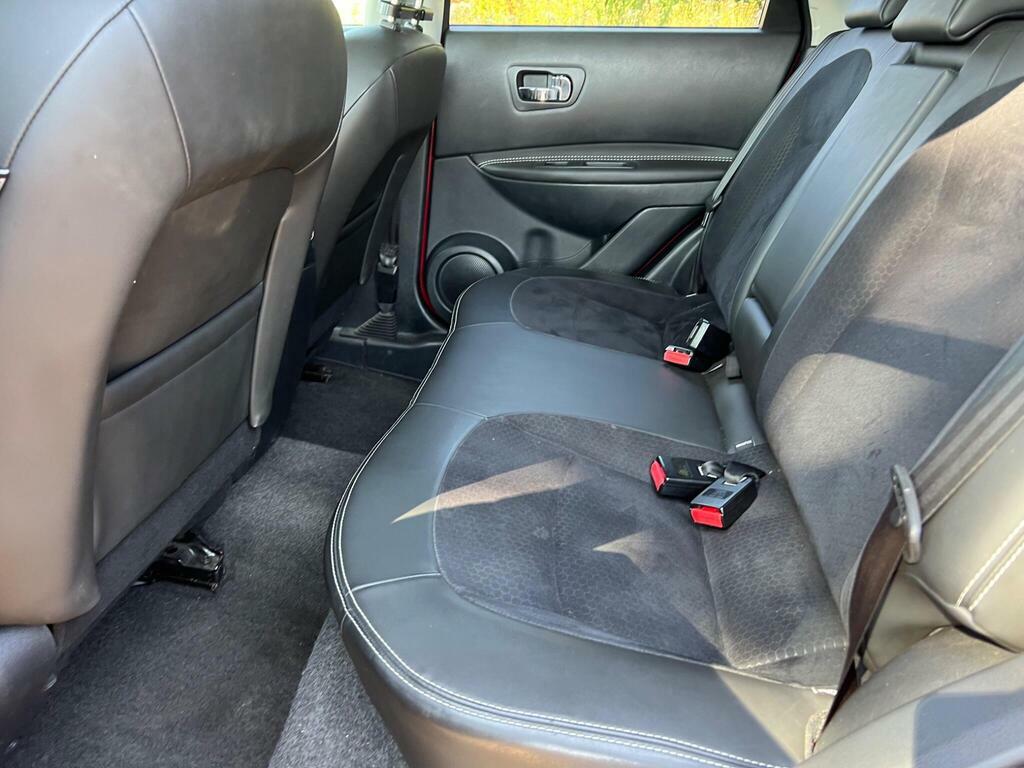 Nissan Qashqai Hatchback Red #20