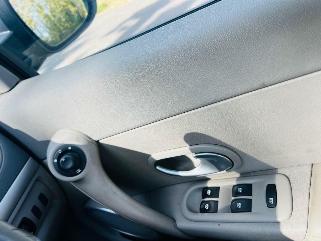 Renault Clio 2010 Renault Clionbsp1.2 I-music Euro 5 Petr Grey #38