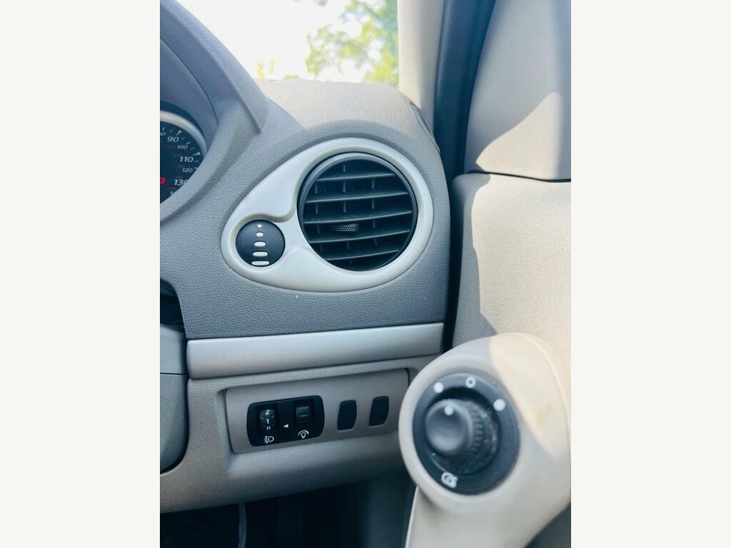 Renault Clio 2010 Renault Clionbsp1.2 I-music Euro 5 Petr Grey #37