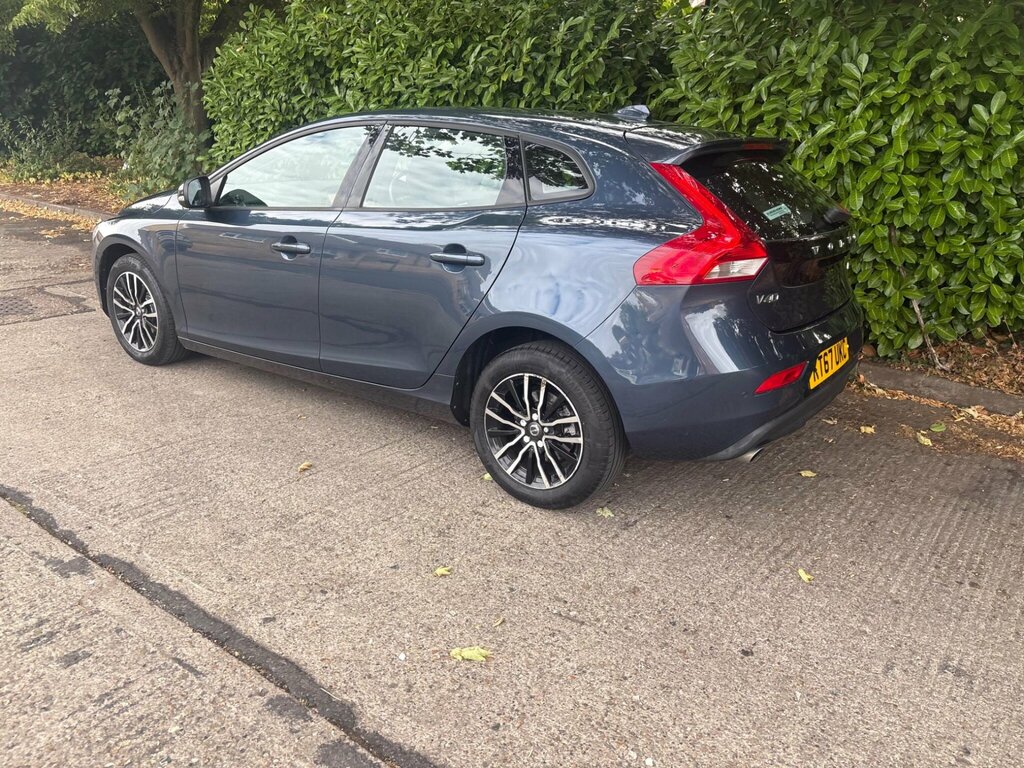 Volvo V40 2.0 D3 Momentum Nav Plus Euro 6 Ss KT67UKC Blue #3