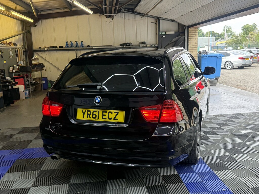 BMW 3 Series 2.0 318D Se Touring Black #4