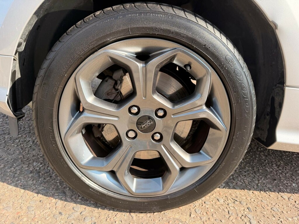 Ford Ecosport Hatchback Silver #4