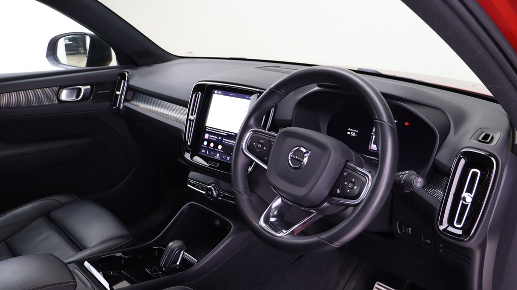 Volvo XC40 Twin Motor Pro Sunroof, Harmankardon Sound, 360 #4