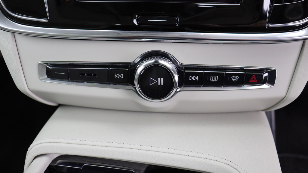 Volvo V90 Ultimate, B5 Mild Hybrid, Dark Lane Keeping-panor Silver #47