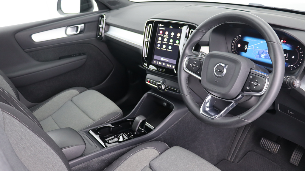 Volvo XC40 B3 P Plus Dark Low Tax, Park Camera, Heated Sea #4