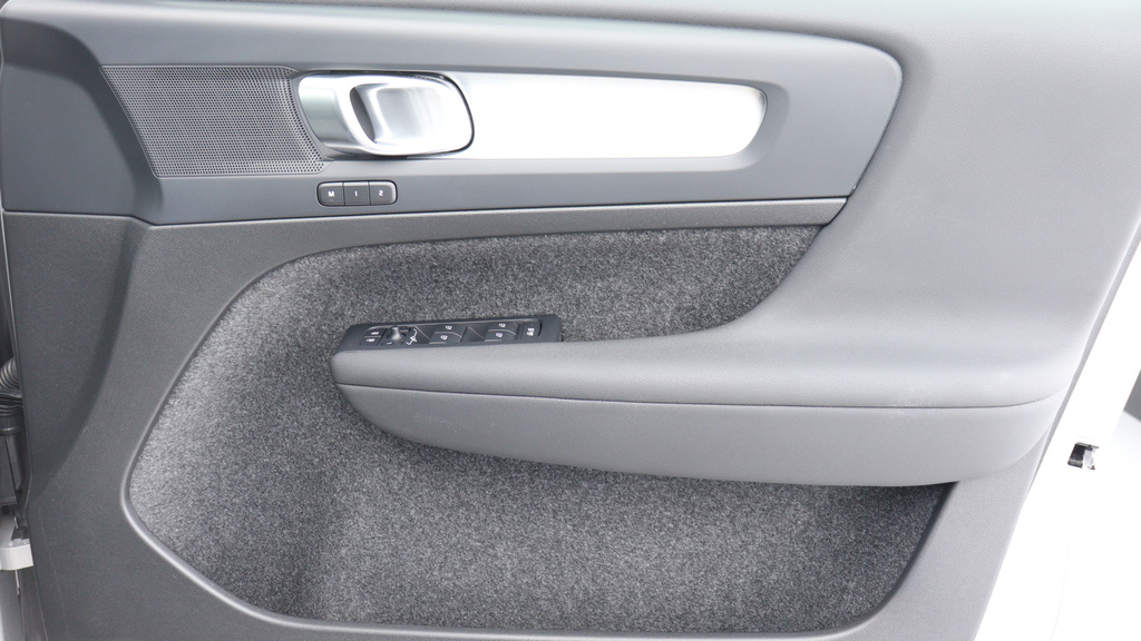 Volvo XC40 1.5H T4 Recharge 10.7Kwh Plus Euro 6 Ss Silver #29